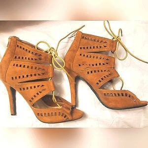 New Tan velvet like feel. Size 8